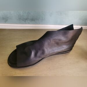 Black Leather Open-Toe GOLO Sandals Size 7-7.5